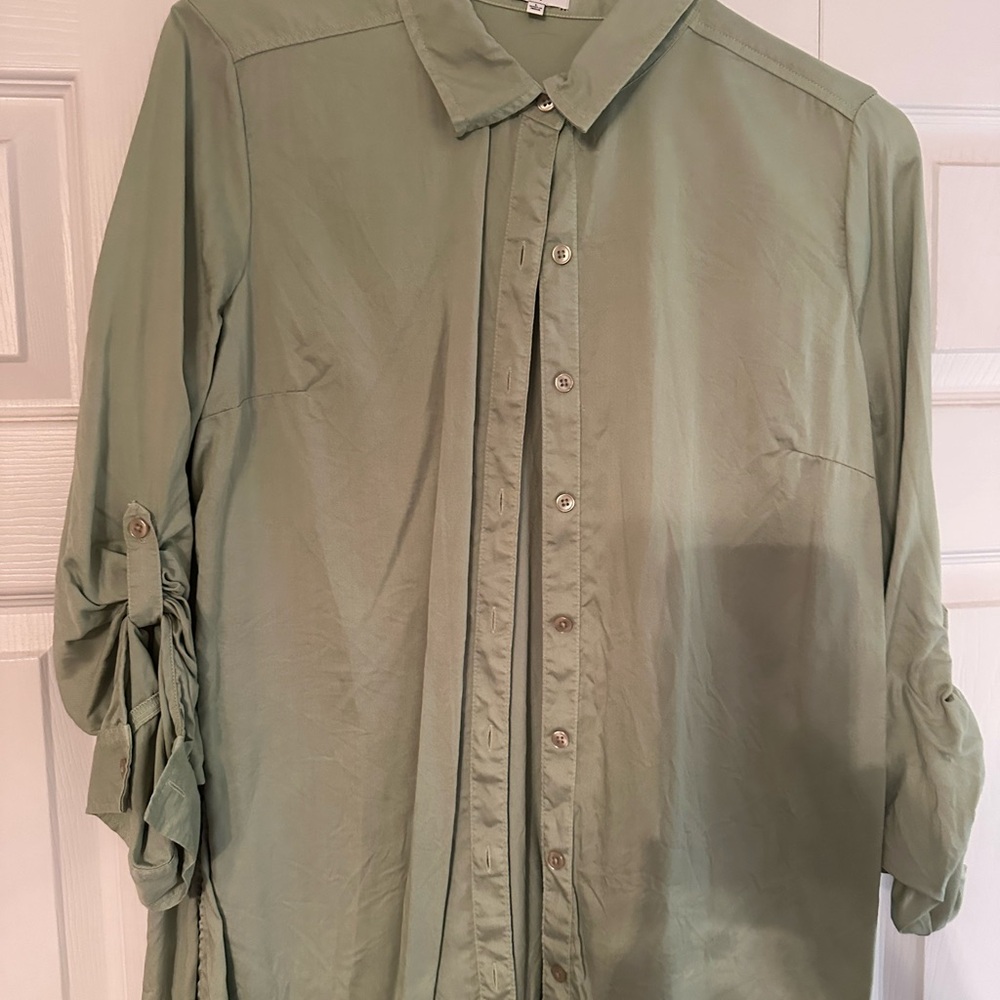 Crown & Ivy Green Button-Up Blouse
